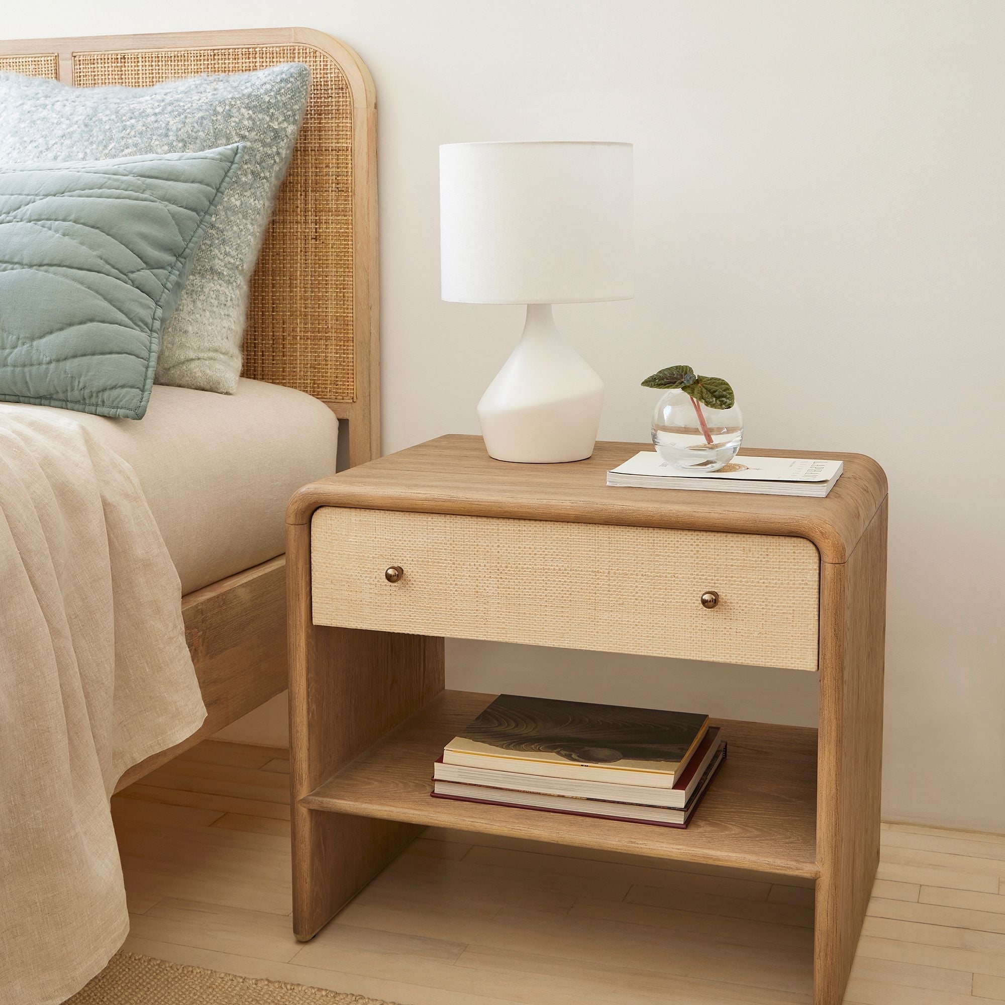 Lampe de Table Asymétrique en Céramique (43 cm) | Éclairage Sculptural avec Abat-jour en Lin